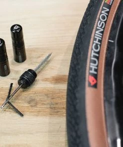 Kit De Réparation Tubeless Hutchinson - Outils Et Mèches 1.5+3mm -Montage & réparation du pneu Boutique kit reparation tubeless avec meches hutchinson 3 494x294 85a49673 7d7f 4f45 a4d5 61f0f45e61e0