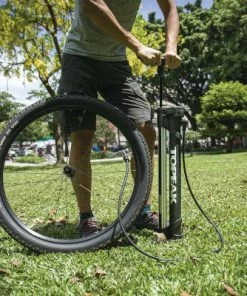 Pompe à Pied Topeak + Compresseur Intégré JoeBlow Booster 11 Bar -Montage & réparation du pneu Boutique pompe a pied topeak compresseur integre joeblow booster 11 bar full 6